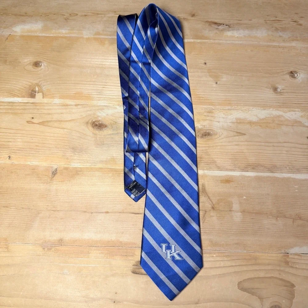 Vesi University of Kentucky Wildcats Mens Silk Tie Blue‎ Silver Striped UK Logo
